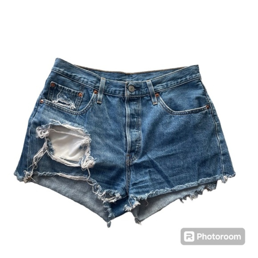 501 Levi’s distressed jean shorts